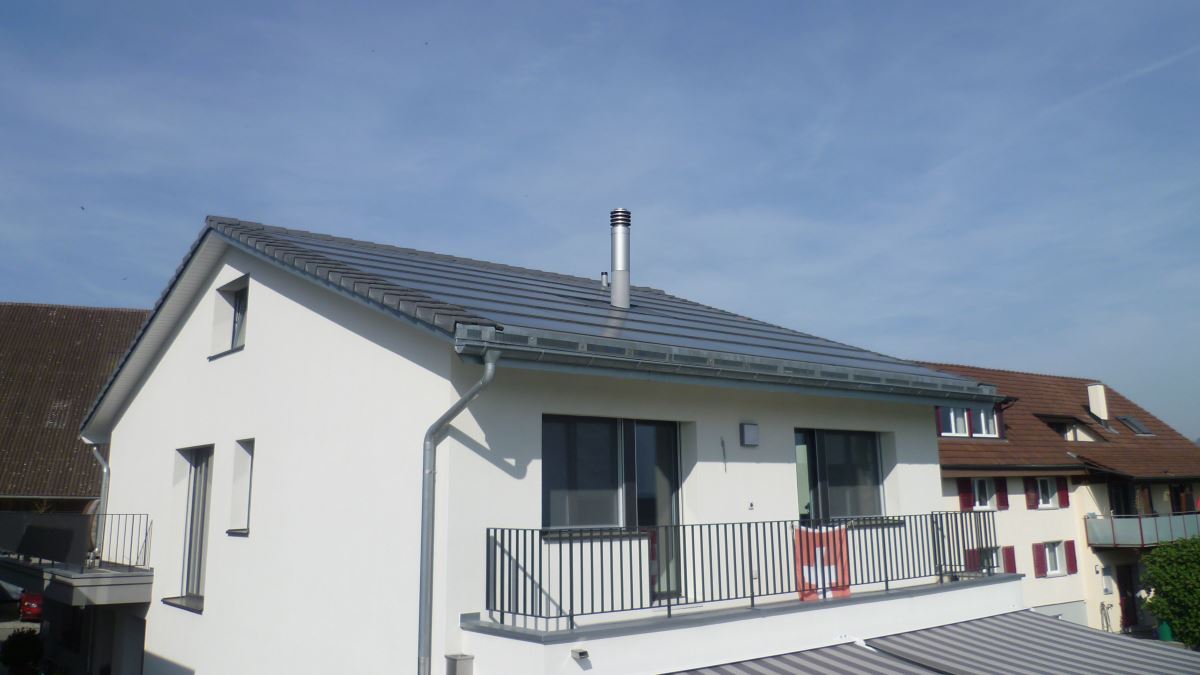 Solaranlage (Indachanlage) auf Steildach von Solar-Freiamt, Solarspezialist im Kanton Aargau